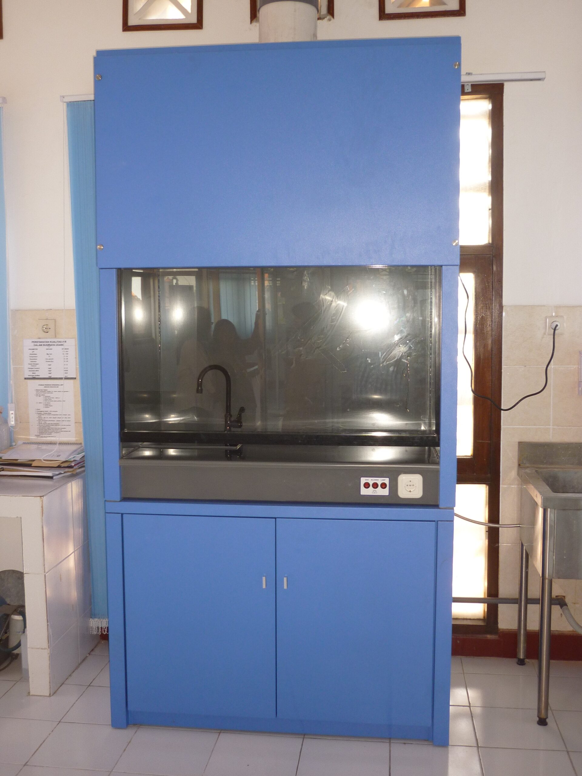 Lemari Asam (Fume Hood) Buatan Lokal Tipe FG 120 CC